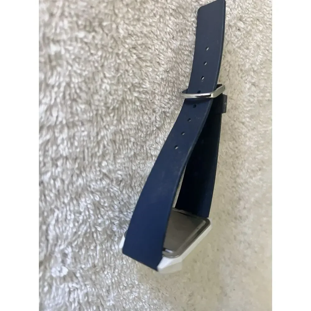 MONOPOLY QUARTZ WATCH WORKING WITH NEEDS NEW BATTERY - Picture 2 of 6